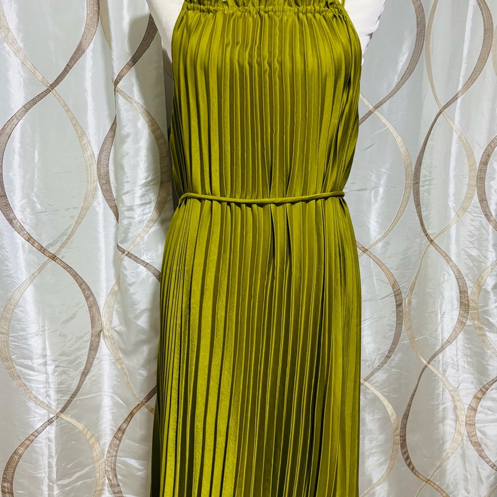 Elegant Green Pleated Dress